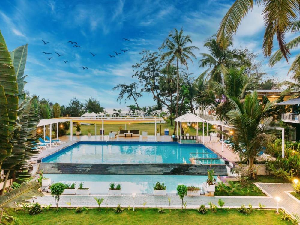 Foxoso La Beach Resort & Spa 올드 고아 외부 사진