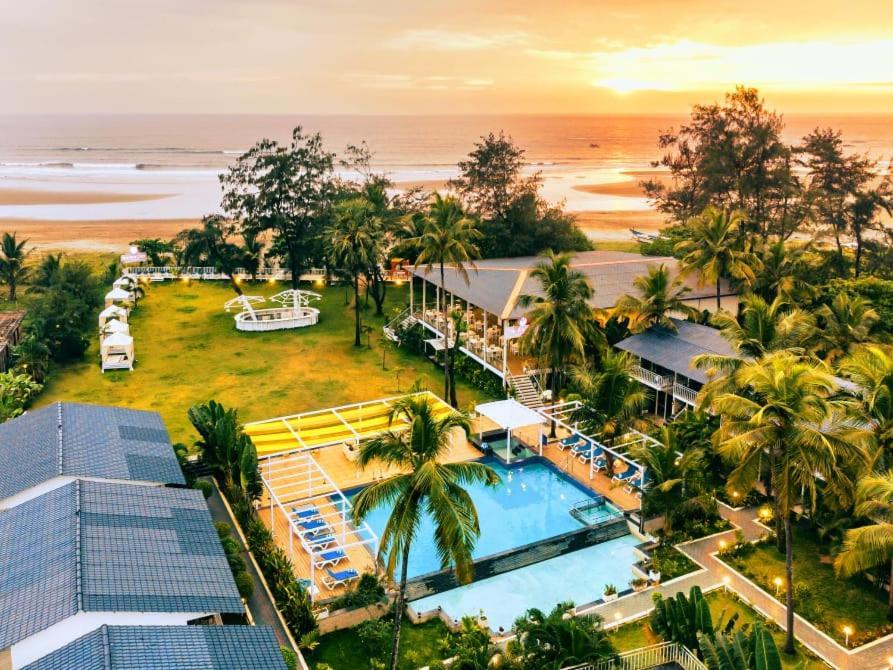 Foxoso La Beach Resort & Spa 올드 고아 외부 사진